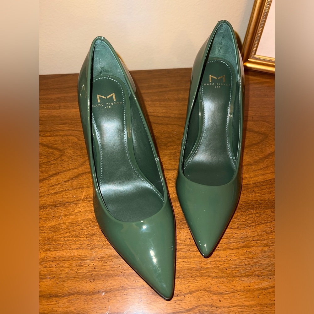 MARC FISHER OLIVE GREEN PUMPS